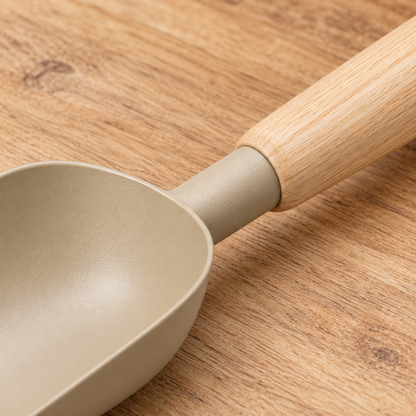 Dune Soil Scoop garden scene and product details